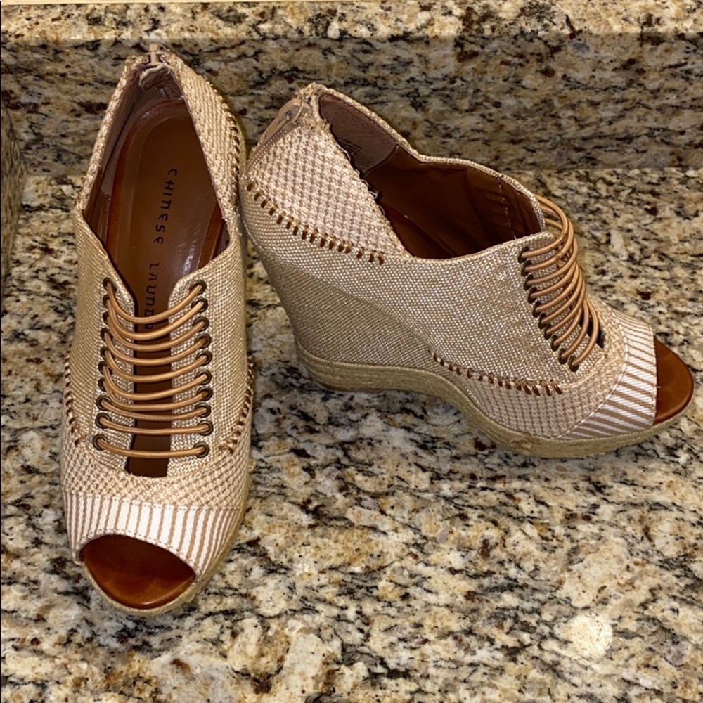 Chinese Laundry • Make My Day Linen Wedges (7)